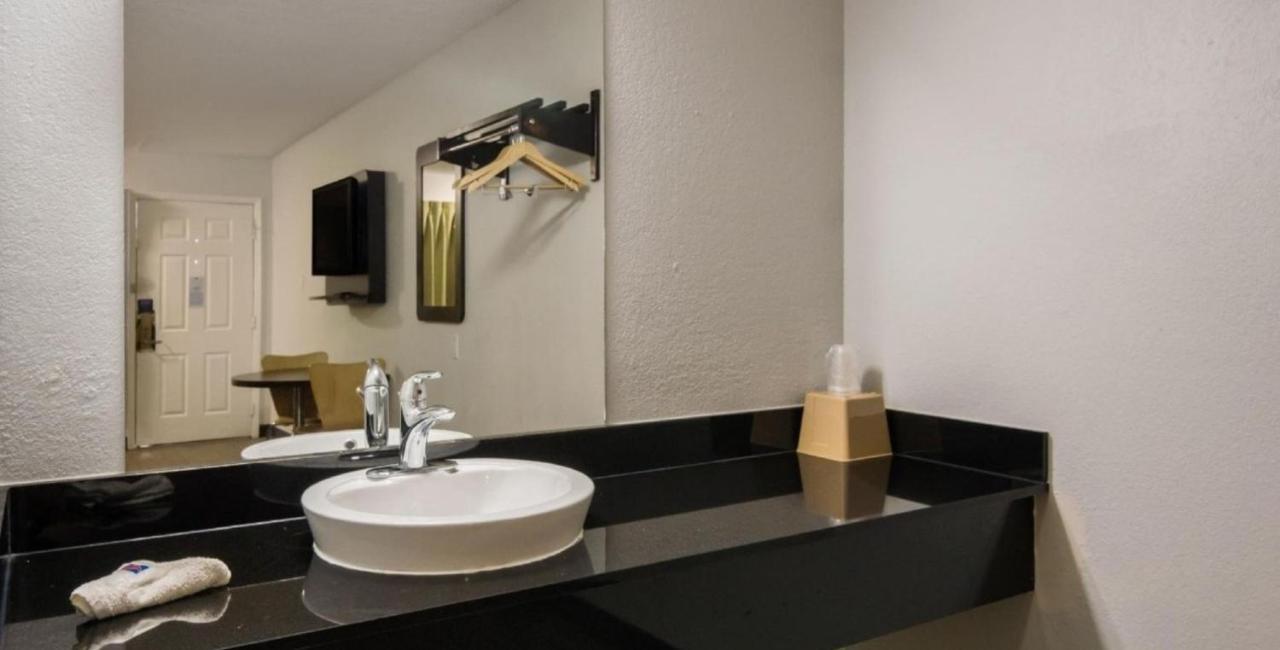 Motel 6 Irving - Loop 12 المظهر الخارجي الصورة